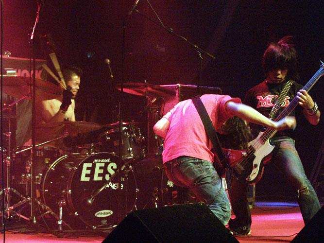 Electric Eel Shock – Großer Poser-Sport der Japaner im Zirkus-Zelt. – 