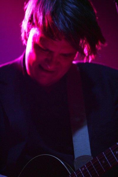 Element Of Crime – Zu Beginn noch ohne den erkrankten Gitarristen gestartet, entwickelt sich die Tour zum Megaerfolg. – 