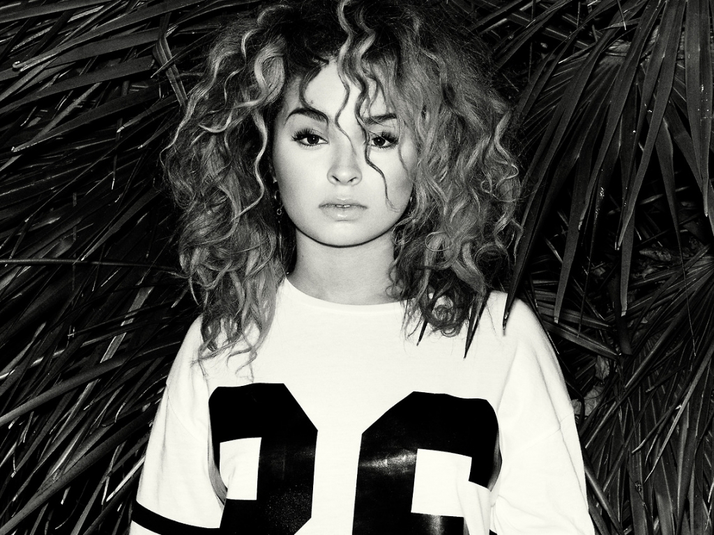 Ella Eyre