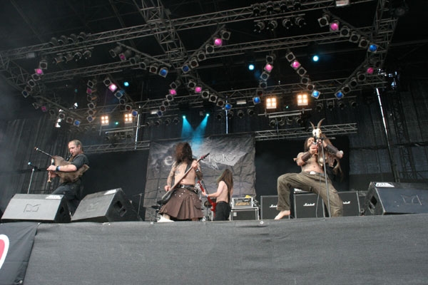 Eluveitie – Die Schweizer und ihre Tanzbären. – 