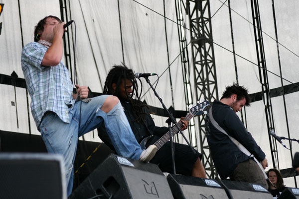Emil Bulls – Brachten erdigen Rock auf das Festival. – 