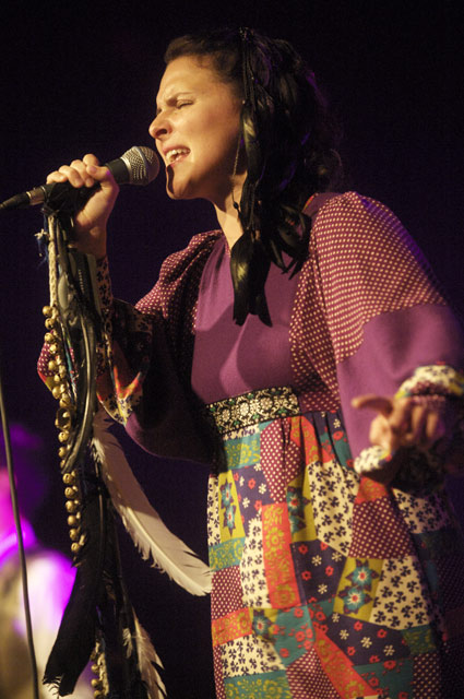 Emiliana Torrini live in Köln: Es gibt noch mehr als "Jungle Drum". – Das Publikum war reichlich erschienen ...
