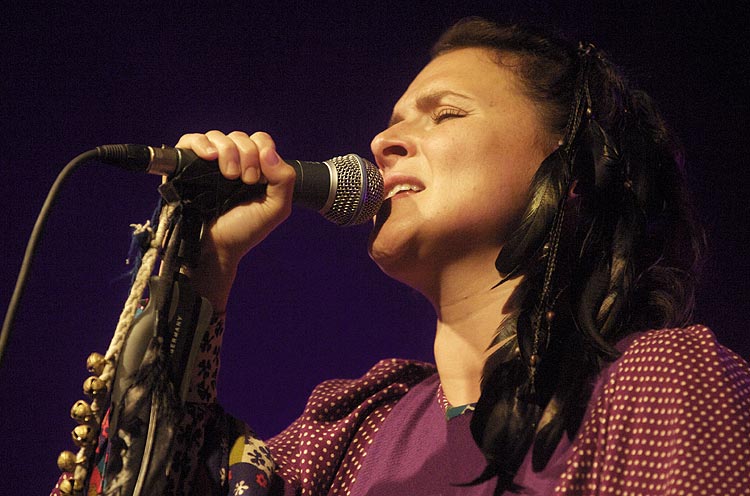 Emiliana Torrini live in Köln: Es gibt noch mehr als "Jungle Drum". – ... und zeigte sich begeistert von Torrinis Auftritt.