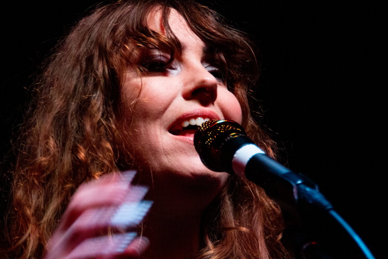 Die letzten Gigs der "On Dark Horses"-Tour. – Emma Ruth Rundle.