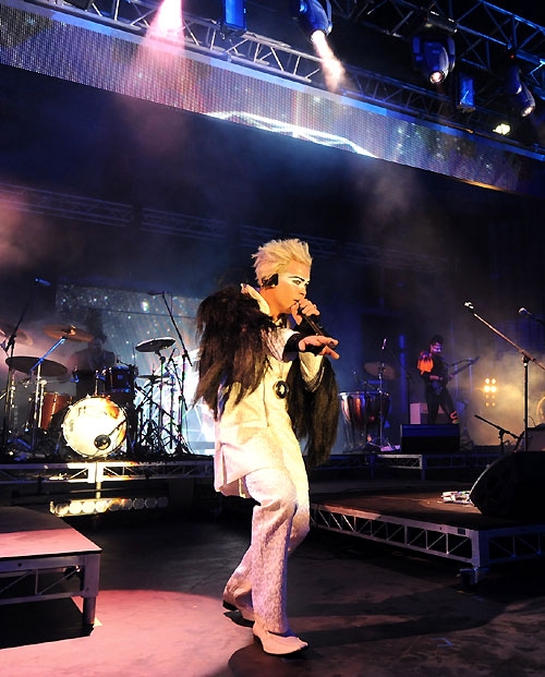 Empire Of The Sun – Dieses Kostümtheater in Brisbane könnte selbst Kylie Minogue neidisch machen. – Umjubelt und ausverkauft.