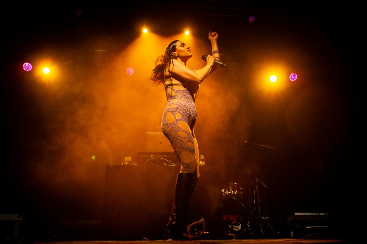 Empress Of – Lorely Rodriguez auf Tour mit Rina Sawayama. – Sie eröffnet für Rina Sawayama.