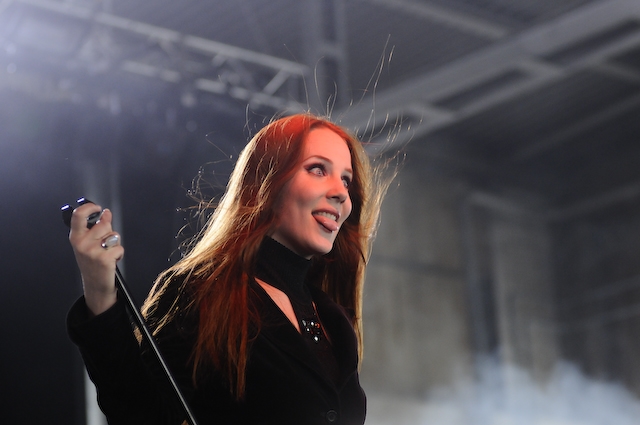 Epica – Simone Simons als Blickfang beim M'era Luna 2008. – 