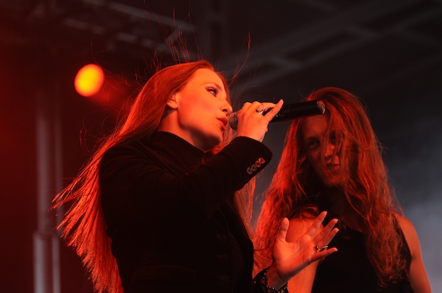 Epica – Simone Simons als Blickfang beim M'era Luna 2008. – 