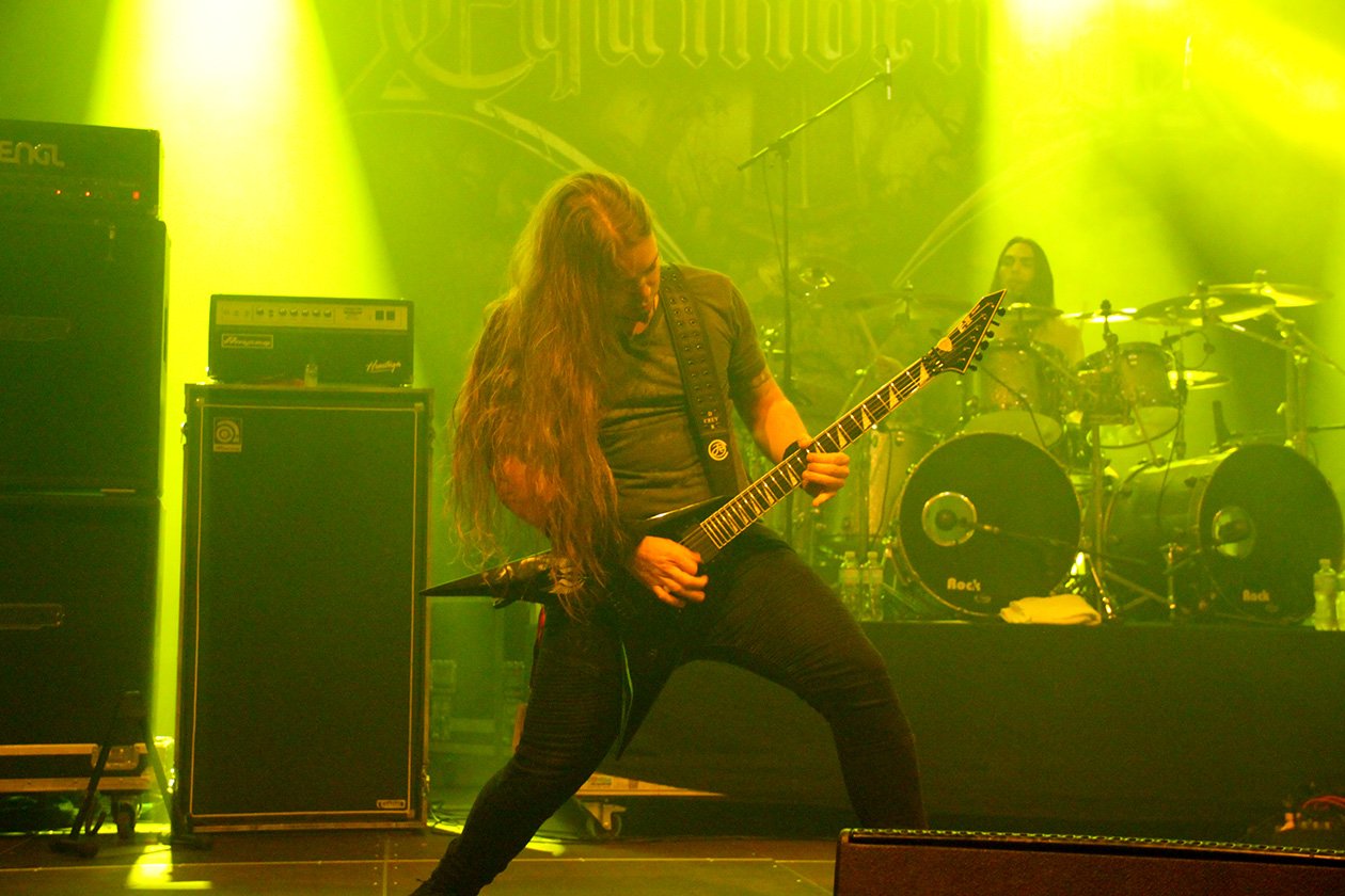 Beliebt sind die Bayern auch bei den weiblichen Metal-Fans. – Equilibrium.