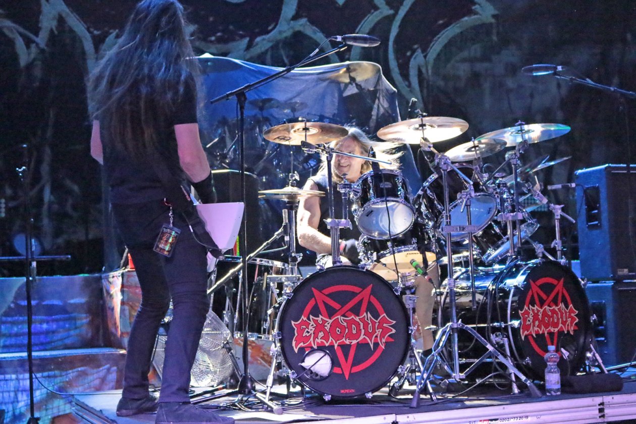 Exodus – Kleiner Chat zwischen Gitarist und Drummer: Lee und Tom.