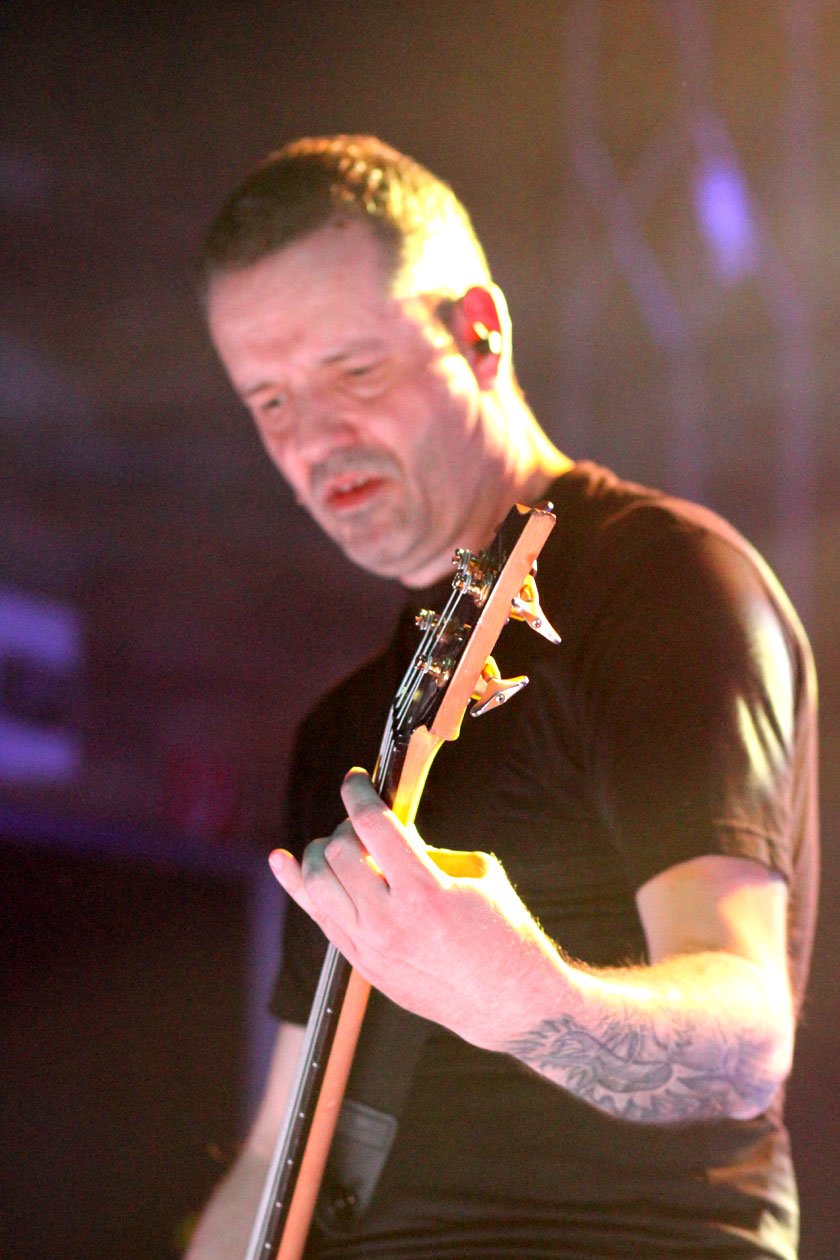 Farmer Boys – Sechs Jahre nach dem letzten Konzert und neun Jahre nach dem letzten Gig in Stuttgart das Comeback in der Heimatstadt. – ... sorrgen Botze am Bass ...