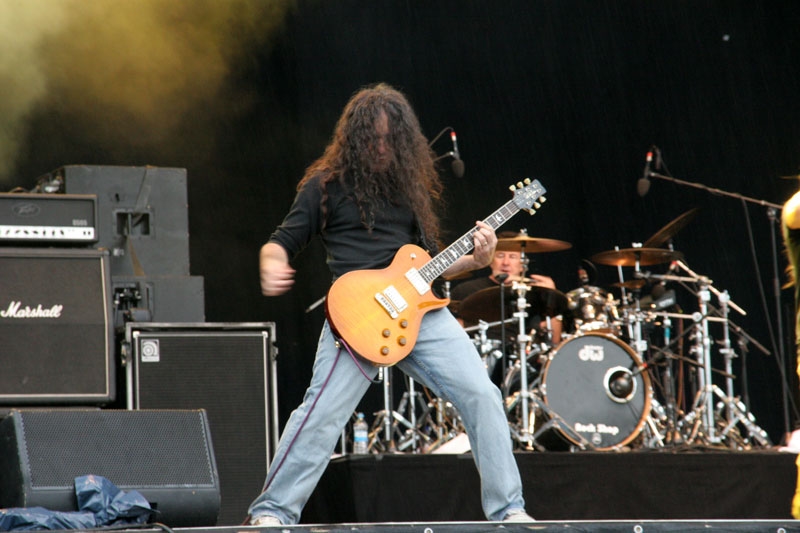 Fates Warning – Trotz Regen eine der am meisten beachteten Bands auf dem Festival. – Jim Matheos