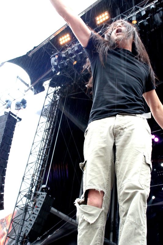 Fates Warning – Trotz Regen eine der am meisten beachteten Bands auf dem Festival. – Ray Alder