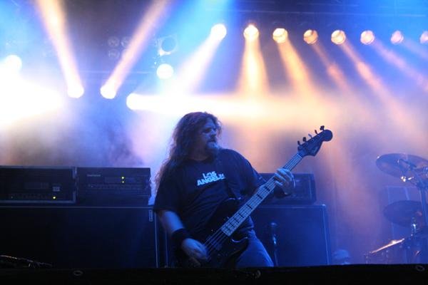 Fear Factory – Bräuchten auf der Bühne fast ne Taschenlampe. – 