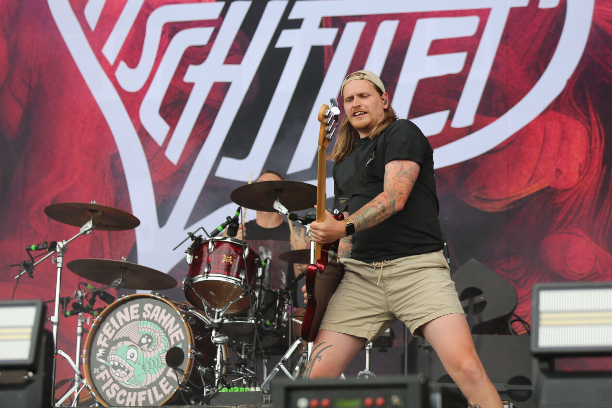 Der Abriss am Sonntag: Monchi und Band. – Feine Sahne Fischfilet.