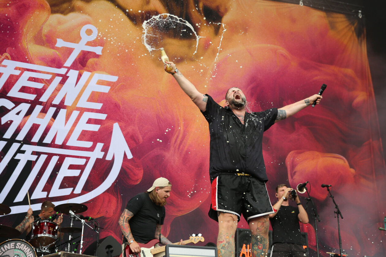 Der Abriss am Sonntag: Monchi und Band. – Feine Sahne Fischfilet.