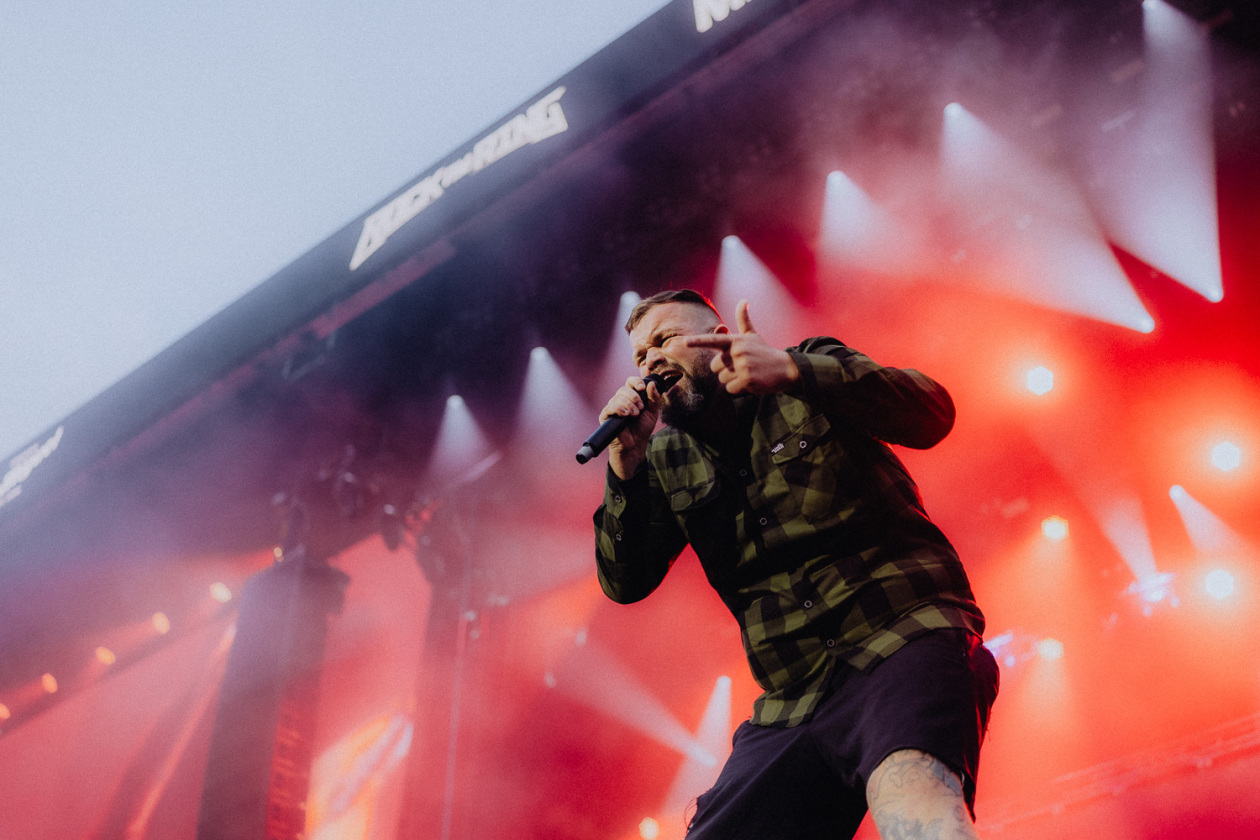 Immer eine Festivalattraktion: Monchi und Band live. – Feine Sahne Fischfilet.