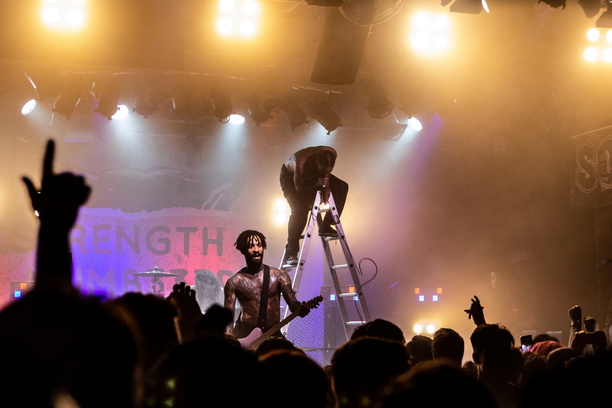 D333monstration im ausverkauften Berliner Kult-Club SO36! – Fever 333.