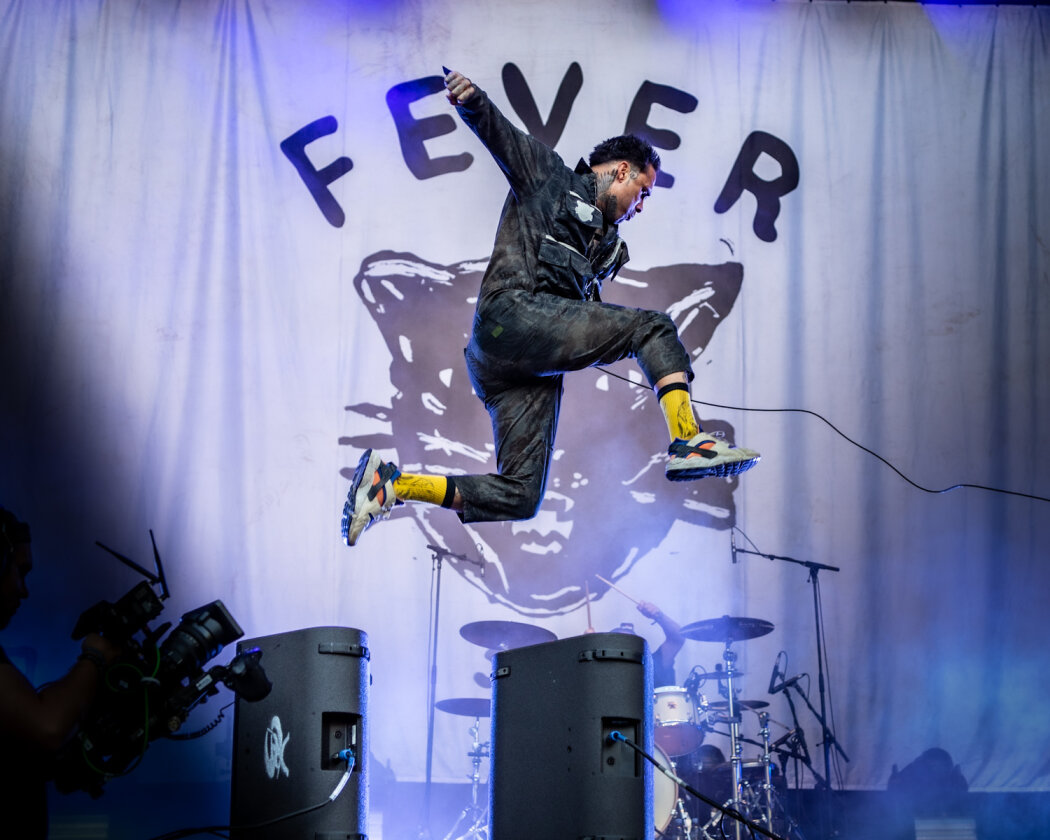 Fever 333 fegten wie Derwische über die Bühne. Ein Gig, von dem man auf der Eiswiese wohl noch lange erzählen wird. – Fever 333.