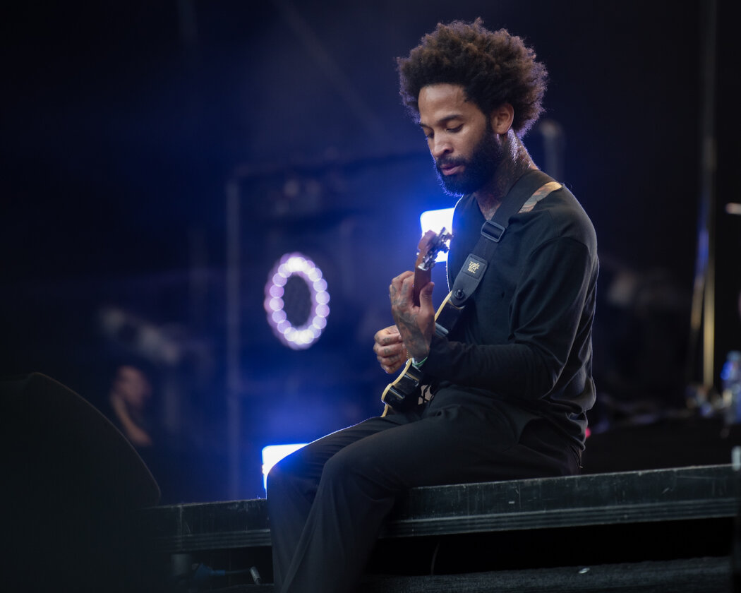 Fever 333 fegten wie Derwische über die Bühne. Ein Gig, von dem man auf der Eiswiese wohl noch lange erzählen wird. – Fever 333.