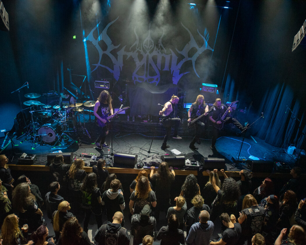 Nordisches Trio in der Hauptstadt: Finntroll im Tross mit der finnischen Melodic Death-Band Brymir sowie den isländischen Viking-Metallern Skalmöld. – Brymir.