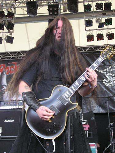 Bei Finntroll steht die komplette Verwandtschaft von Vetter It auf der Bühne. – 