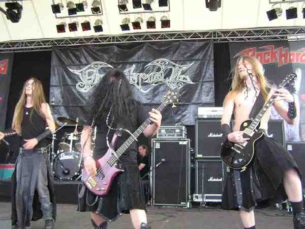 Bei Finntroll steht die komplette Verwandtschaft von Vetter It auf der Bühne. – 