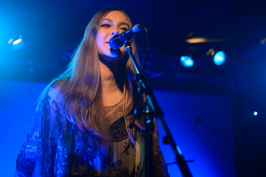 Zwei schwedische Elfen im Hansa. – First Aid Kit.