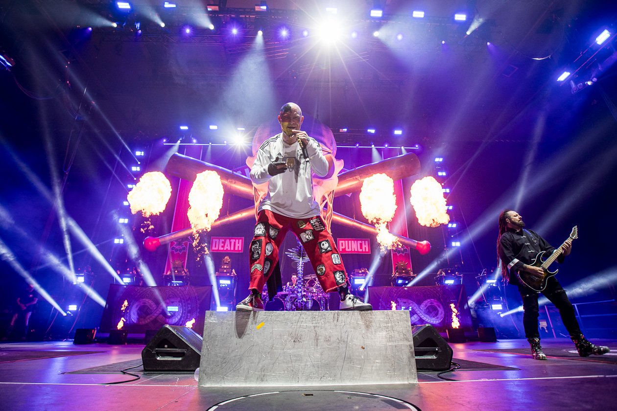 Mal wieder zu Gast in der Hauptstadt: die Band aus Sacramento. – Five Finger Death Punch.