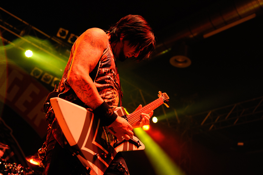 Five Finger Death Punch – Raise your fist in the air! – Jason Hook.
