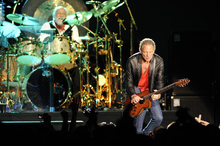 Die Westcoast-Rocker in Oberhausen: Fleetwood Mac live – Mick Fleetwwod am Schlagzeug ...