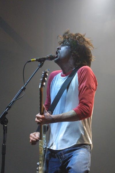 Foo Fighters – Voller Körpereinsatz bei Dave Grohl und seinen Jungs. – 