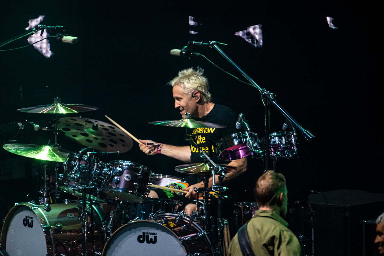 Dave Grohl und Co. als Headliner mit dem neuen Drummer Josh Freese. – Foo Fighters.