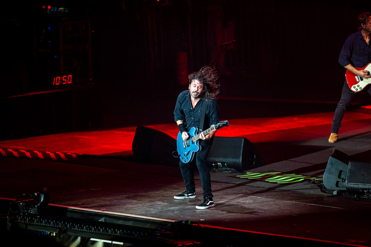 Dave Grohl und Co. als Headliner mit dem neuen Drummer Josh Freese. – Foo Fighters.