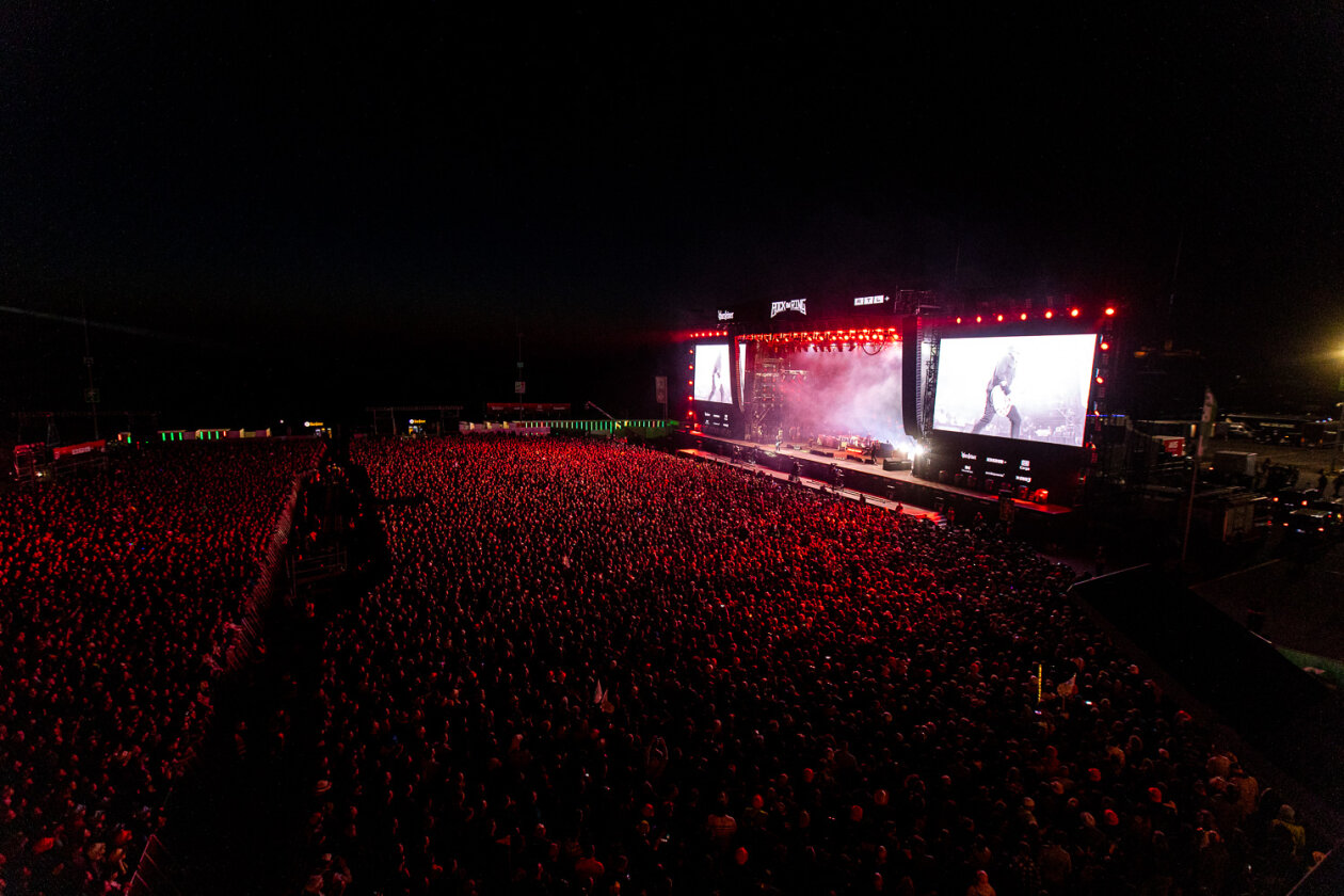 Foo Fighters – Foo Fighters.