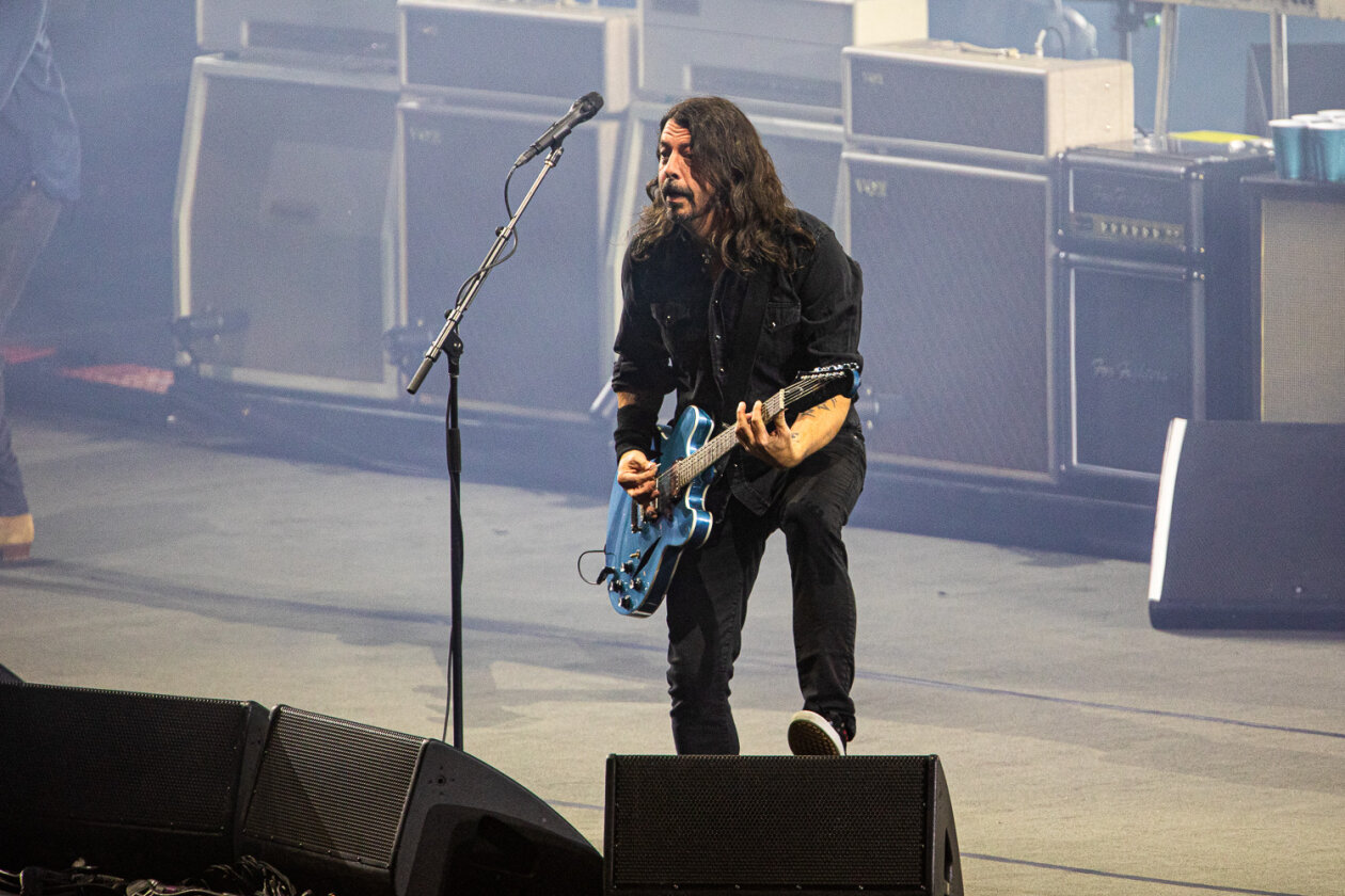 Dave Grohl und Co. als Headliner mit dem neuen Drummer Josh Freese. – Foo Fighters.