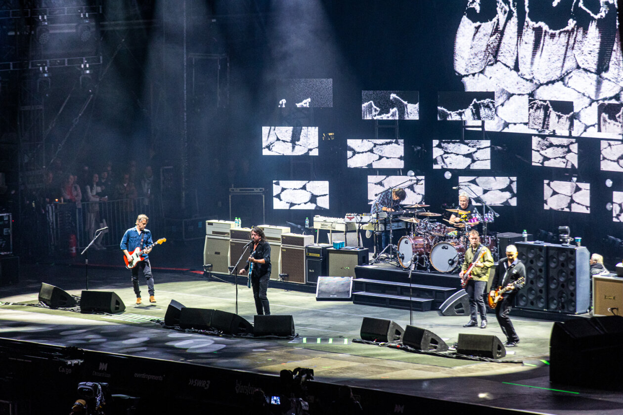 Dave Grohl und Co. als Headliner mit dem neuen Drummer Josh Freese. – Foo Fighters.