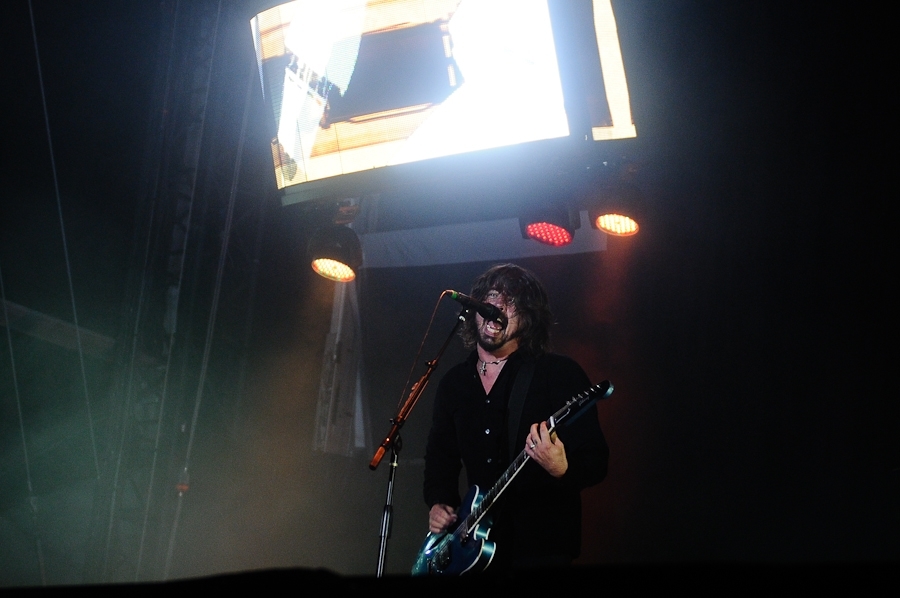 Foo Fighters – In Neuhausen ob Eck fegten Dave Grohl und Co. das schlechte Wetter hinweg. – Die Foos rocken den Süden.