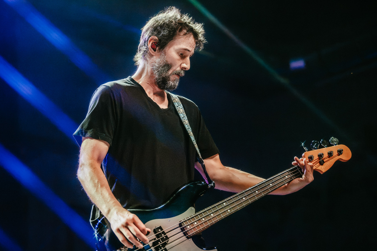 Hollywood-Star Keanu Reeves und Band auf Europatour. – Keanu Reeves.