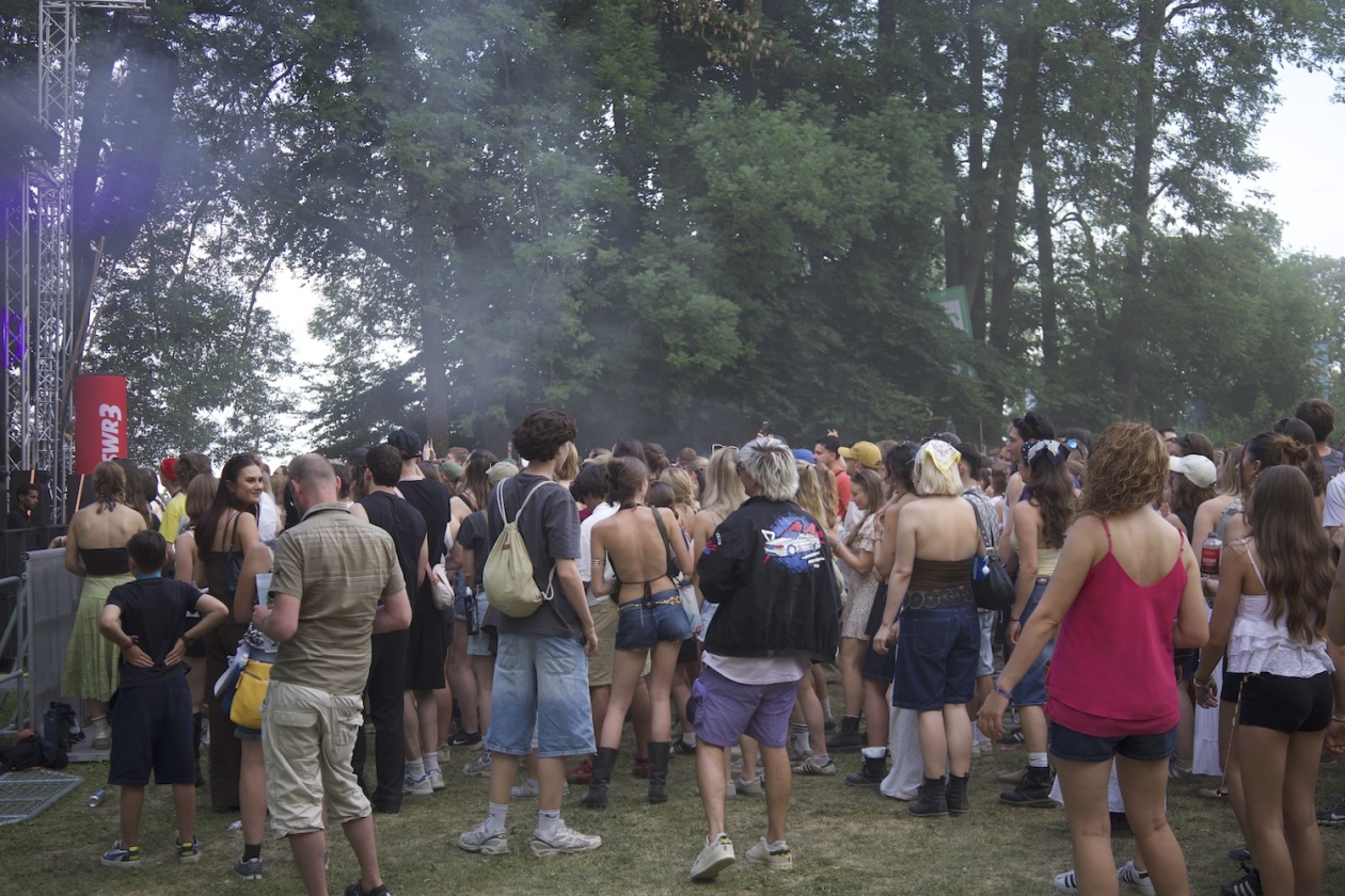 Das zweitägige Festival am Bodensee mit Sean Paul, Blond, Ikkimel, Zartmann, ZsaZsa, Ski Aggu u.a. – Jolle-Crowd