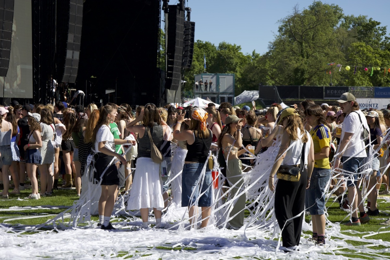 Das zweitägige Festival am Bodensee mit Sean Paul, Blond, Ikkimel, Zartmann, ZsaZsa, Ski Aggu u.a. – Das Konfetti-Maximum.