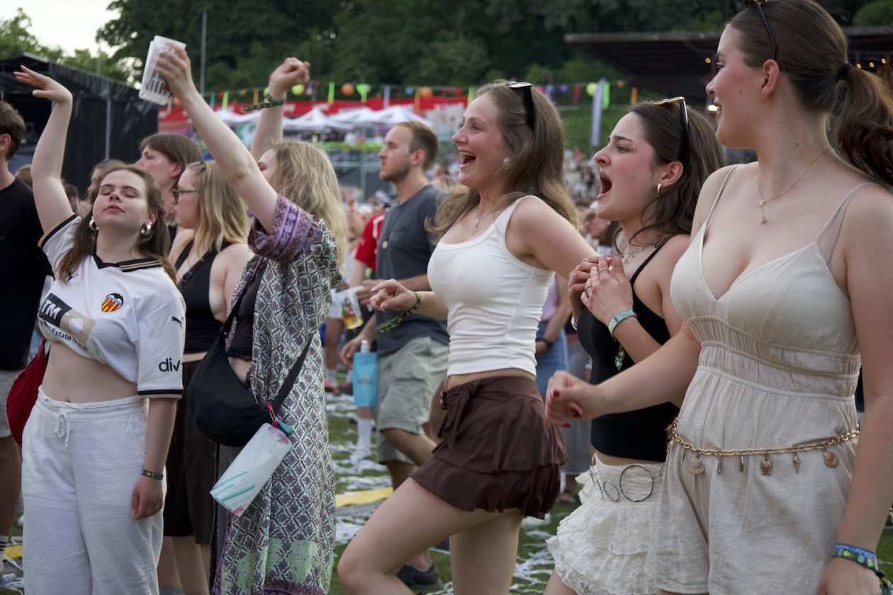 Das zweitägige Festival am Bodensee mit Sean Paul, Blond, Ikkimel, Zartmann, ZsaZsa, Ski Aggu u.a. – Zartmann-Fans.