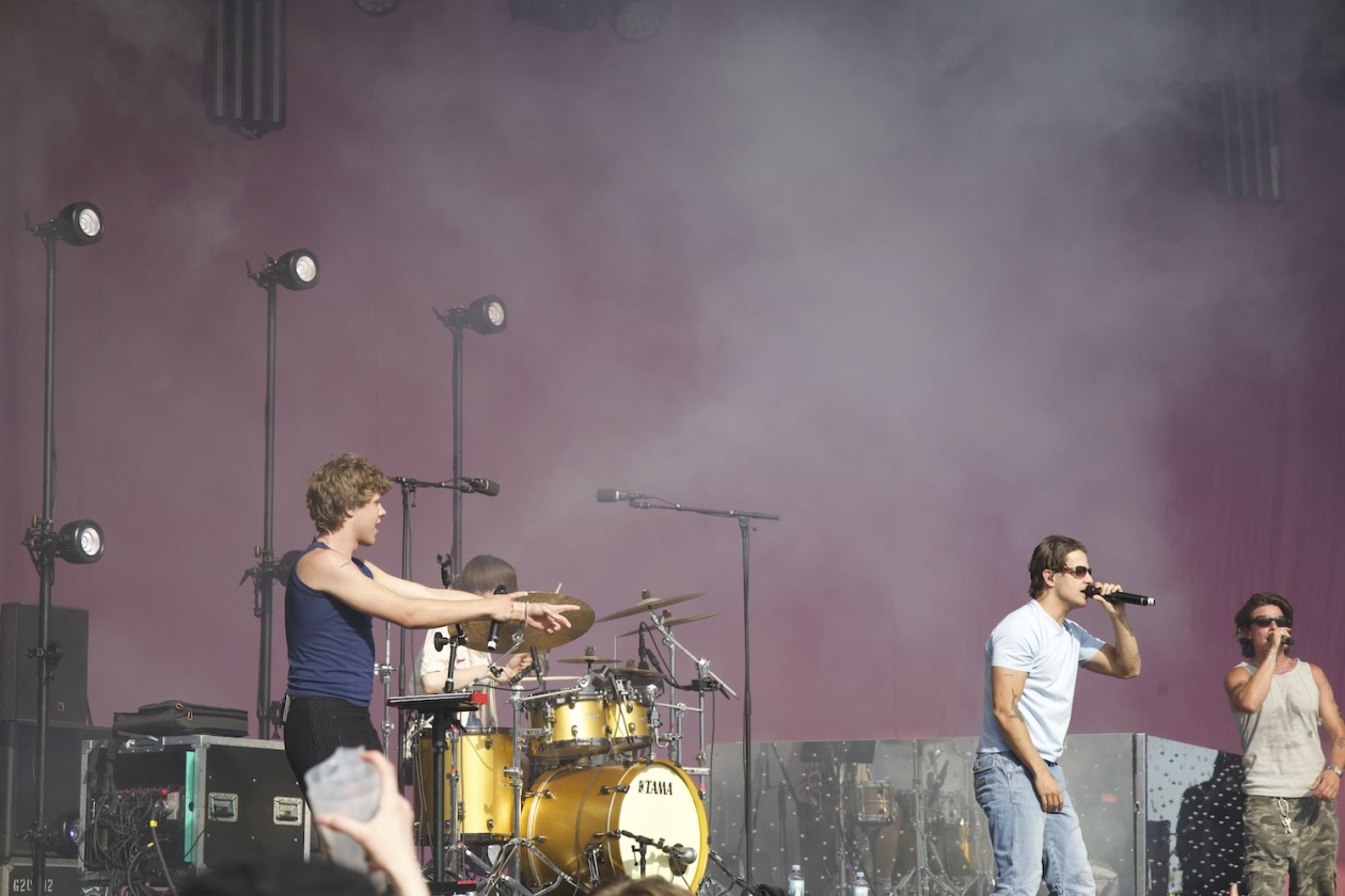 Das zweitägige Festival am Bodensee mit Sean Paul, Blond, Ikkimel, Zartmann, ZsaZsa, Ski Aggu u.a. – Zartmann on stage bei Kasi und Antonius.