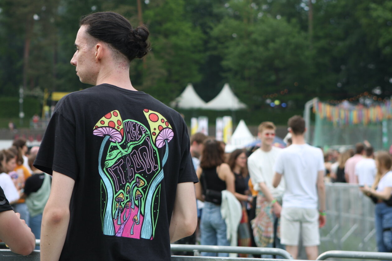 Sommer, Sonne, Party im Bodenseestadion mit Kraftkluv, AnnenMayKantereit, Juju, Provinz, Faber u.a. – Auch ein Rücken kann entzücken.