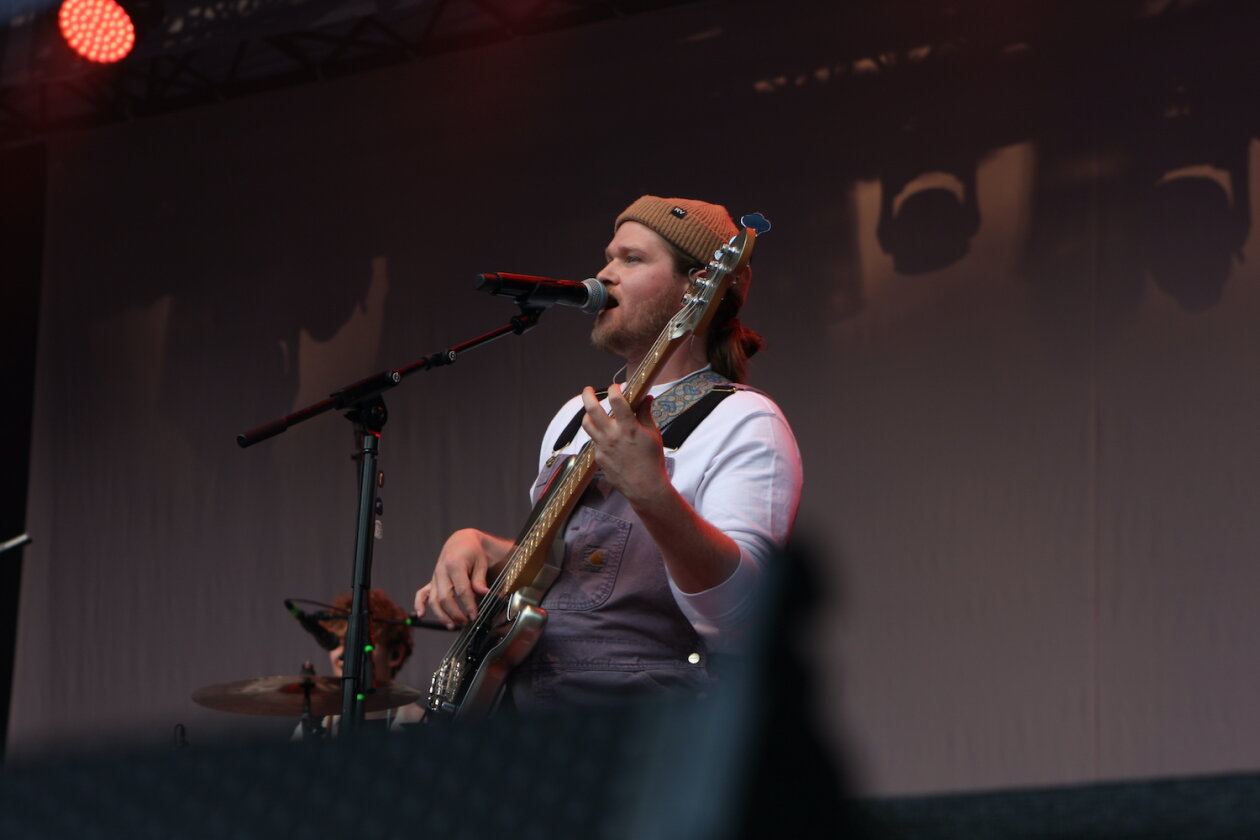 Sommer, Sonne, Party im Bodenseestadion mit Kraftkluv, AnnenMayKantereit, Juju, Provinz, Faber u.a. – Bassist Moritz