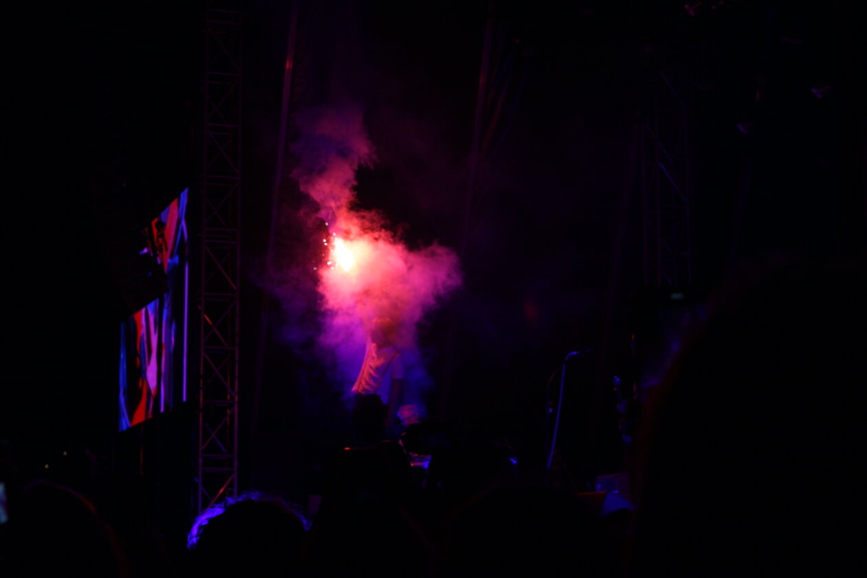 Sommer, Sonne, Party im Bodenseestadion mit Kraftkluv, AnnenMayKantereit, Juju, Provinz, Faber u.a. – Einmal Pyro, bitte: Kraftklub.