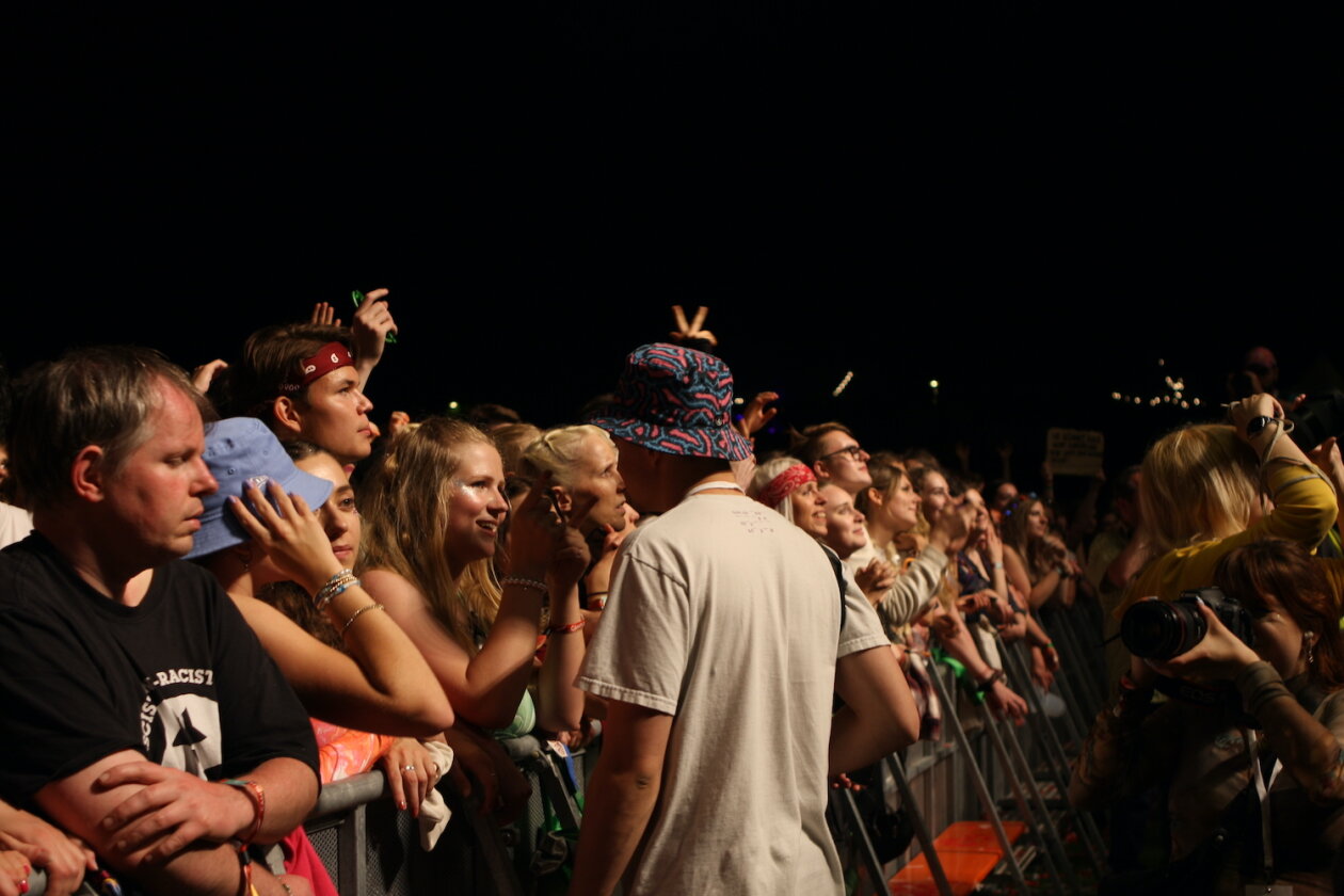 Sommer, Sonne, Party im Bodenseestadion mit Kraftkluv, AnnenMayKantereit, Juju, Provinz, Faber u.a. – First row.