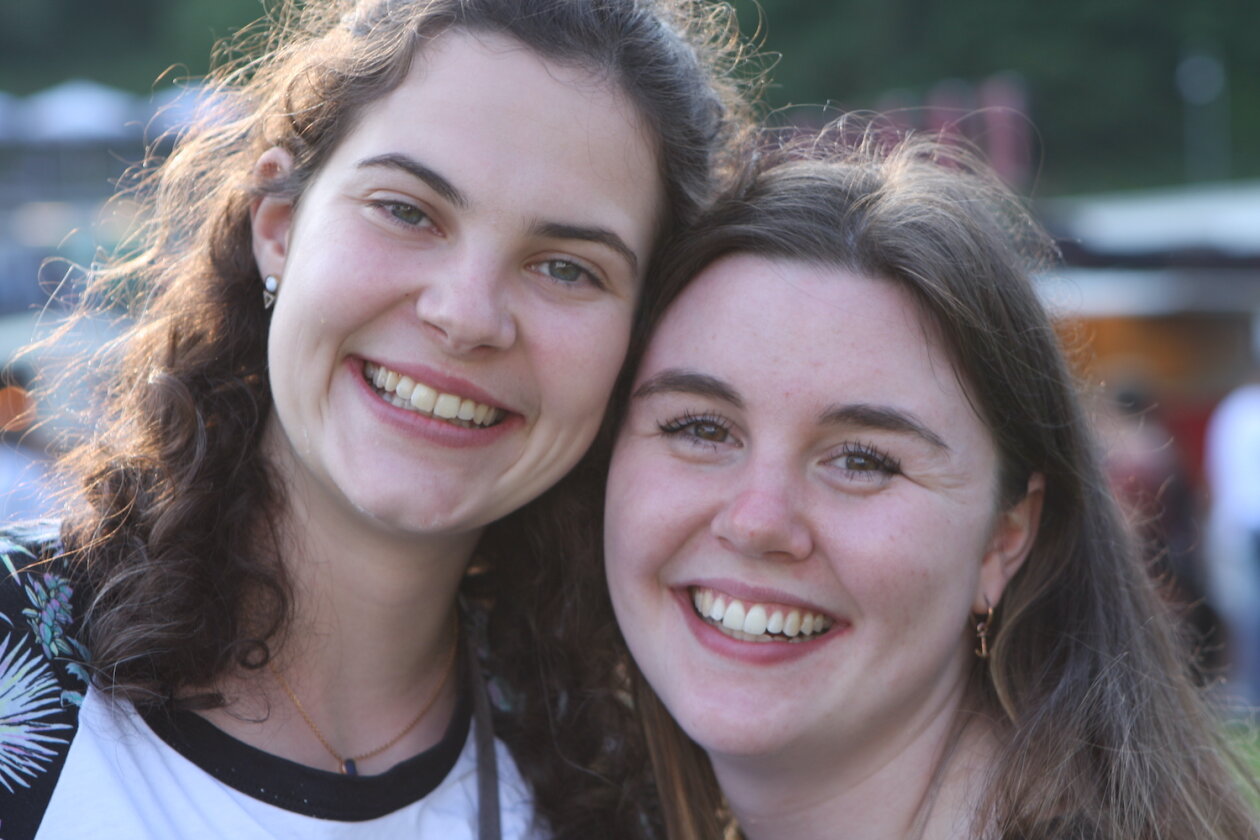 Sommer, Sonne, Party im Bodenseestadion mit Kraftkluv, AnnenMayKantereit, Juju, Provinz, Faber u.a. – Happy faces.