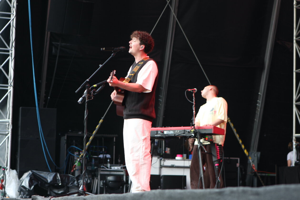 Sommer, Sonne, Party im Bodenseestadion mit Kraftkluv, AnnenMayKantereit, Juju, Provinz, Faber u.a. – Sänger Vincent und Keyboarder Robin