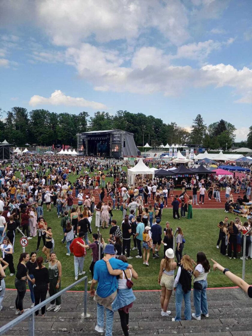 Sommer, Sonne, Party im Bodenseestadion mit Kraftkluv, AnnenMayKantereit, Juju, Provinz, Faber u.a. – Schönstes Sommerwetter zum Festivalstart.
